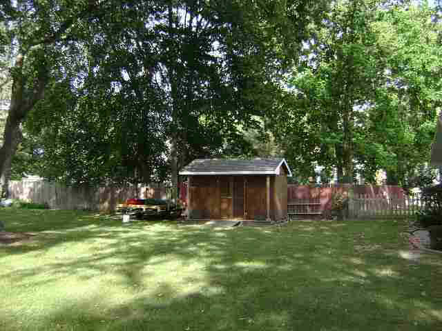 307 N Adams St, Akron, IN 46910 photo 4