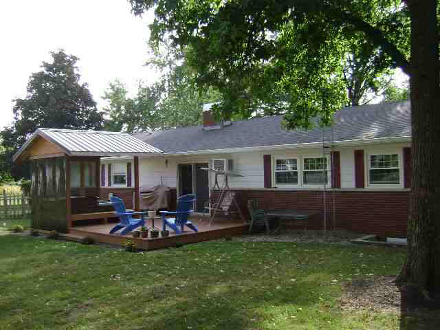307 N Adams St, Akron, IN 46910 photo 3