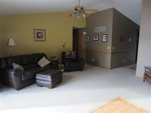 1823 E Springfield Dr, Warsaw, IN 46582 photo 9