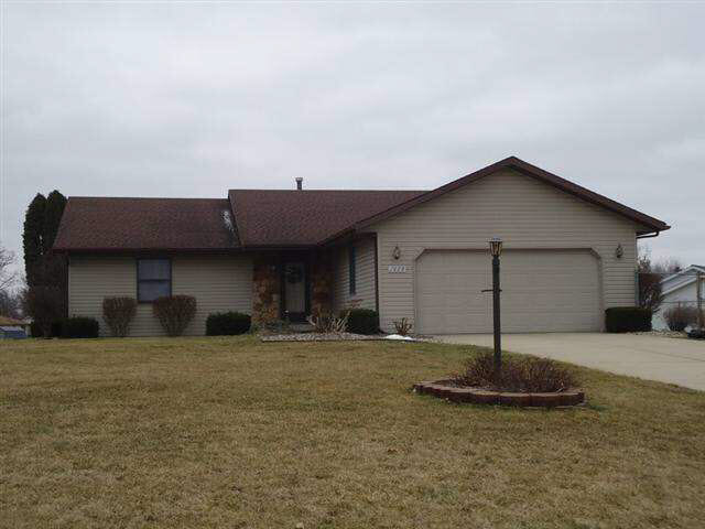 1823 E Springfield Dr, Warsaw, IN 46582 photo 1