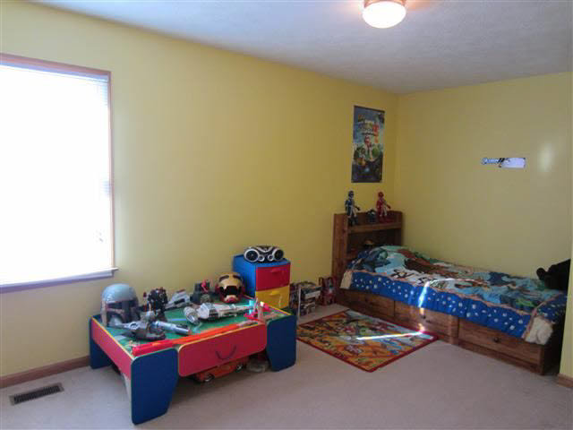1823 E Springfield Dr, Warsaw, IN 46582 photo 4
