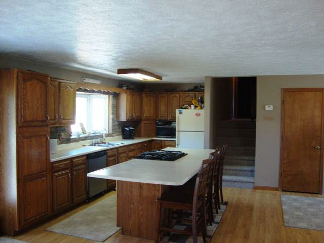 812 E Levi Lee Rd, Warsaw, IN 46582 photo 2