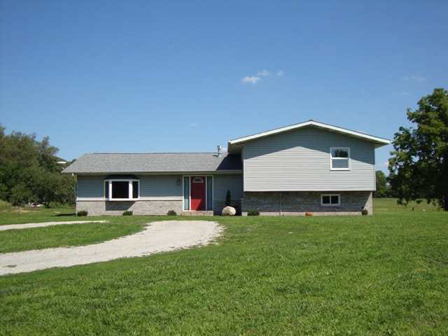812 E Levi Lee Rd, Warsaw, IN 46582 photo 1