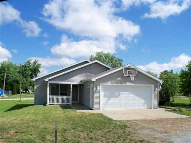 8454 E Hatchery Rd, Syracuse, IN 46567 photo 1