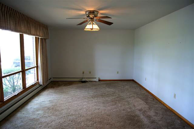 908 N 300 E, Warsaw, IN 46582 photo 2
