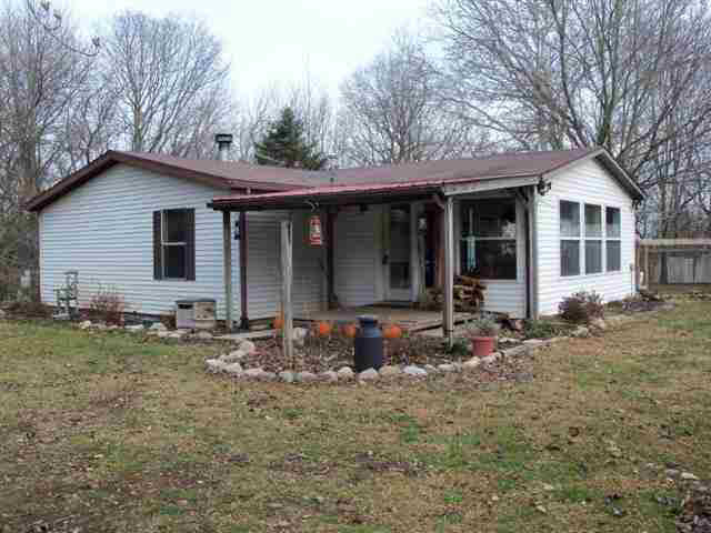 6913 E South Barbee Dr, Pierceton, IN 46562 photo 1