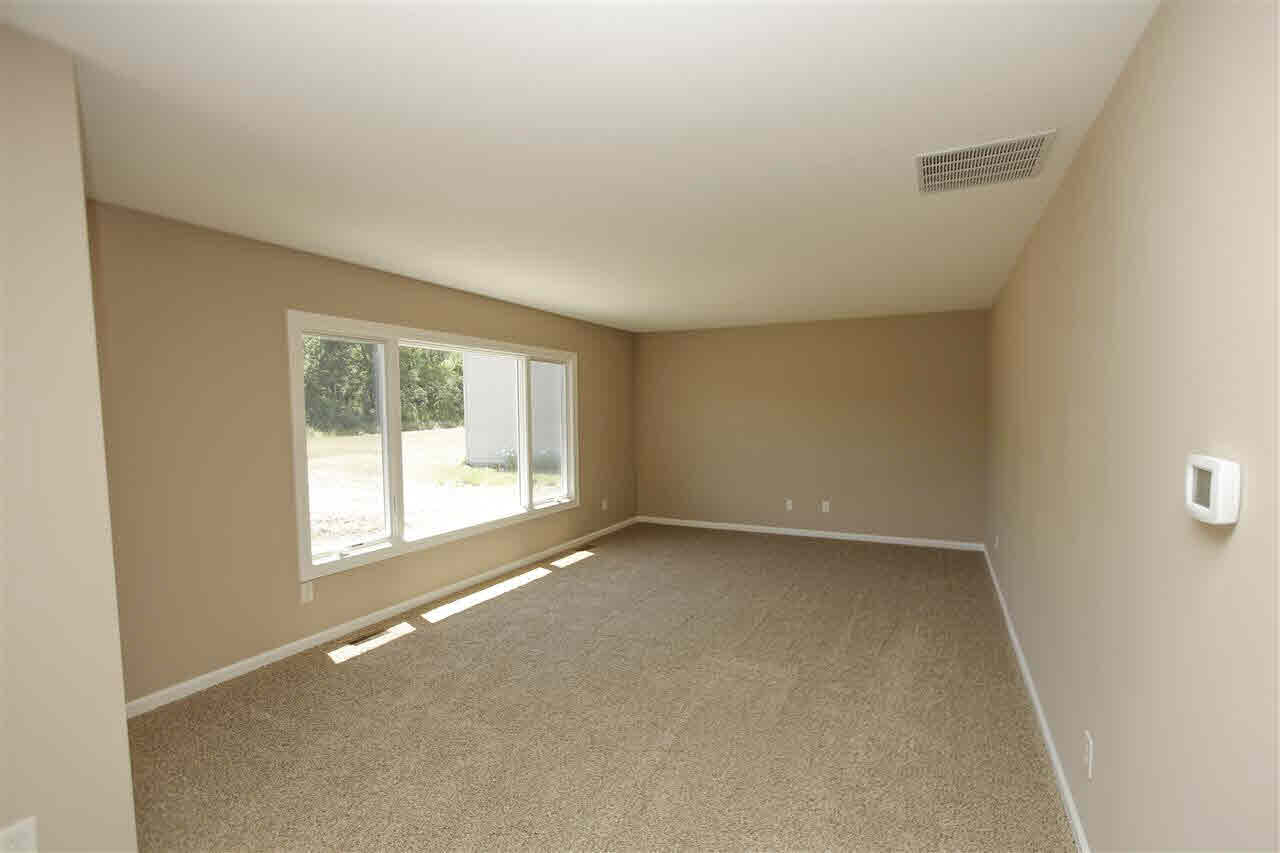 105 Kemar St, Wakarusa, IN 46573 photo 3