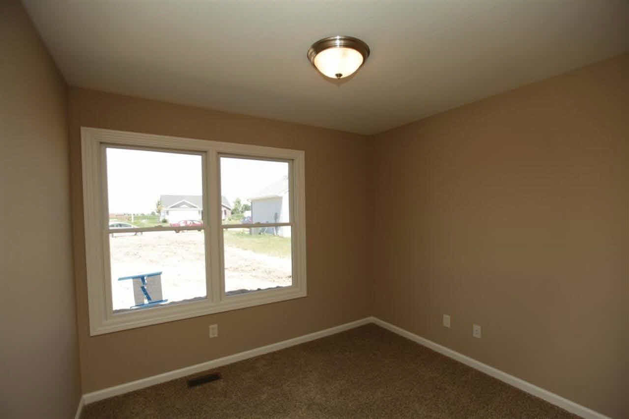 105 Kemar St, Wakarusa, IN 46573 photo 6