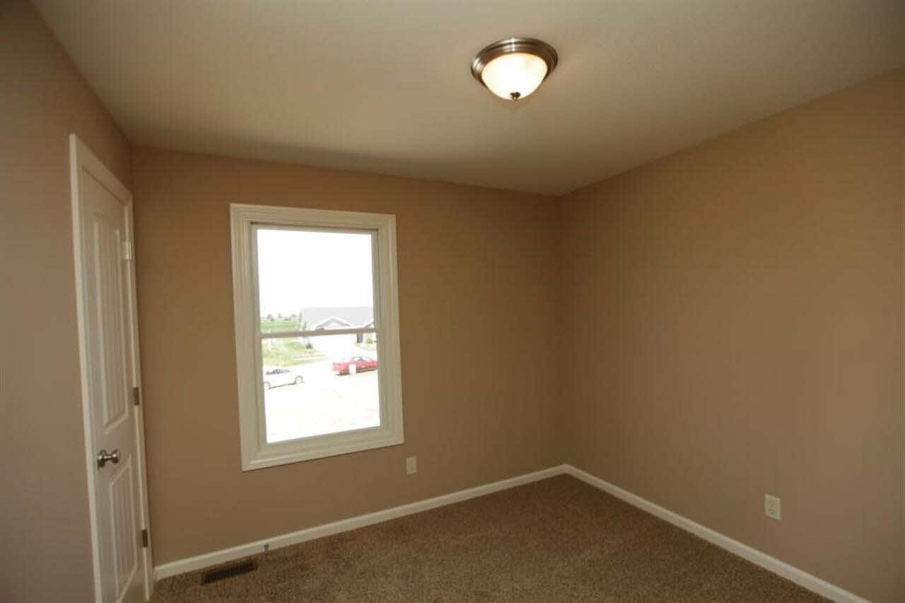 105 Kemar St, Wakarusa, IN 46573 photo 5