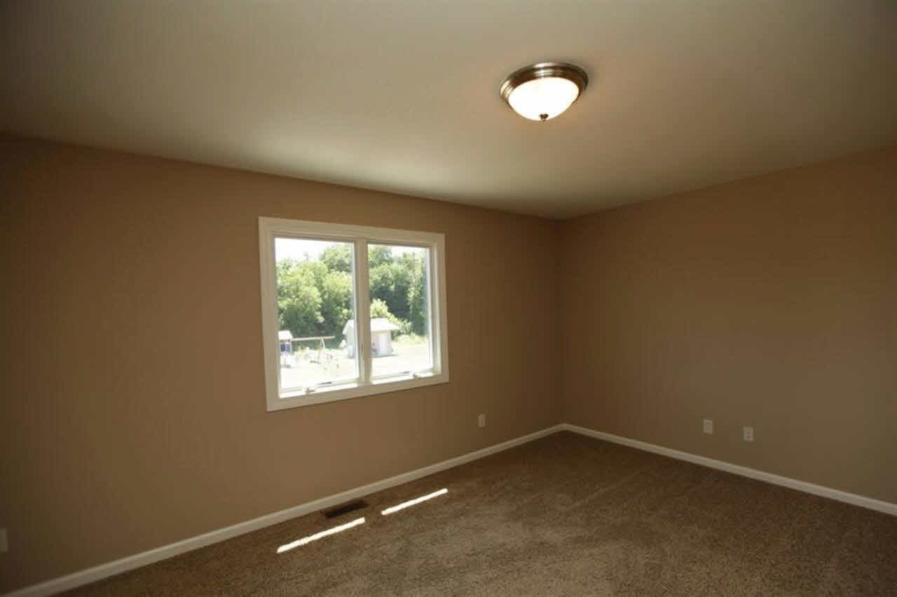 105 Kemar St, Wakarusa, IN 46573 photo 8