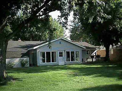 603 E Pickwick Dr, Syracuse, IN 46567 photo 1