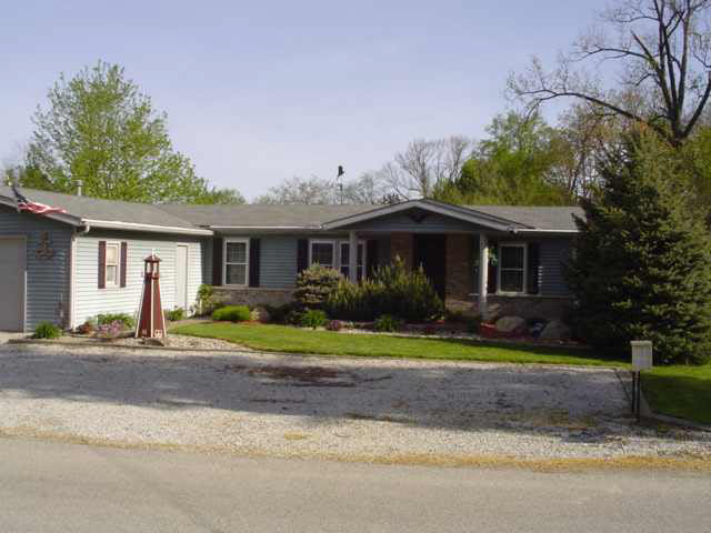 8832 E Crow Rd, Syracuse, IN 46567 photo 1