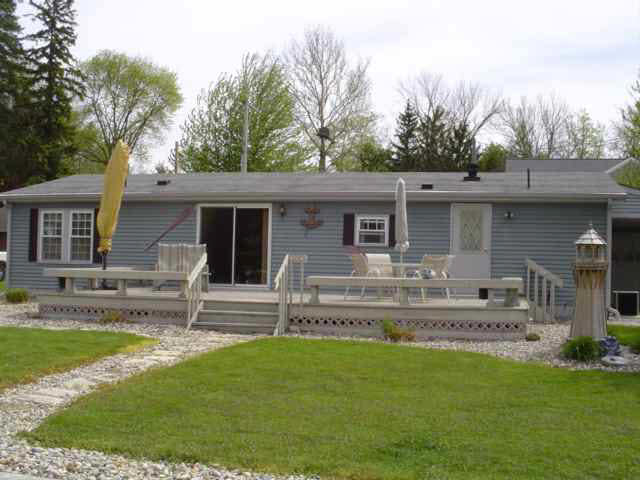 8832 E Crow Rd, Syracuse, IN 46567 photo 2
