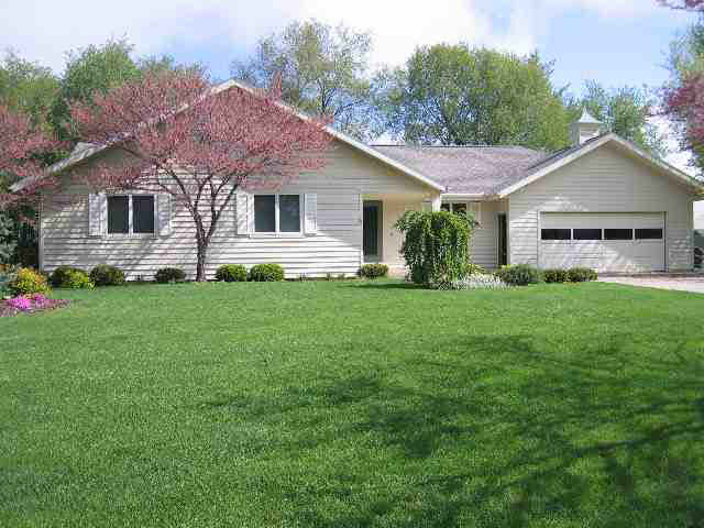 4538 E Fox Run Dr, Syracuse, IN 46567 photo 1