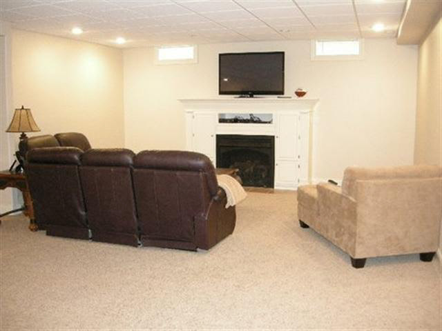 1583 Hawthorne Ct, Winona Lake, IN 46590 photo 3