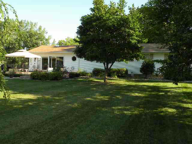 703 Pickwick, Syracuse, IN 46567 photo 3