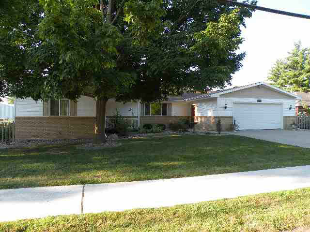 703 Pickwick, Syracuse, IN 46567 photo 1