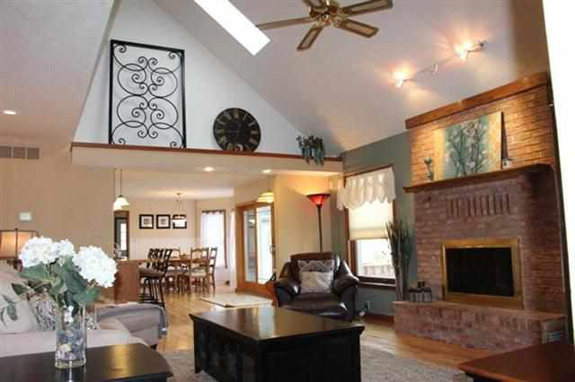 4069 E Lakeview Trl, Leesburg, IN 46538 photo 2