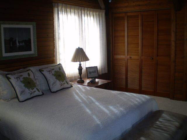 8112 E Quiet Harbor Dr, Syracuse, IN 46567 photo 17