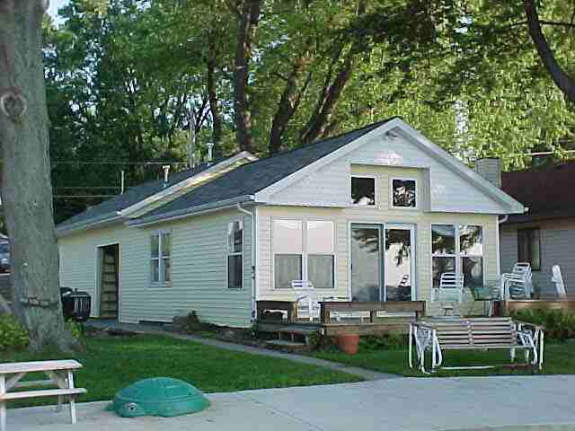 9064 E Hatchery Rd, Syracuse, IN 46567 photo 2