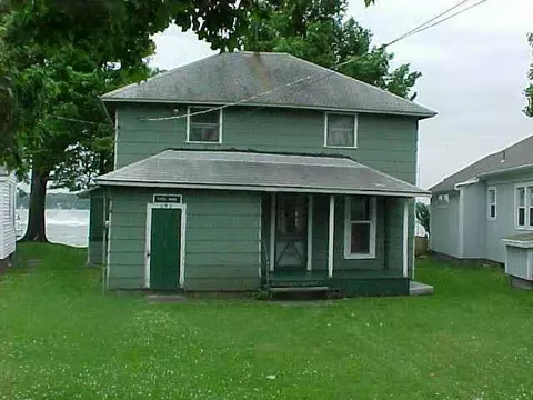 8095 E Rosella St, Syracuse, IN 46567 photo 1