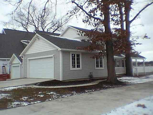 116 N Front St, Syracuse, IN 46567 photo 3