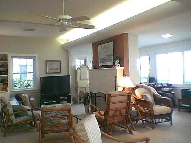 10932 N Southshore Dr, Syracuse, IN 46567 photo 2