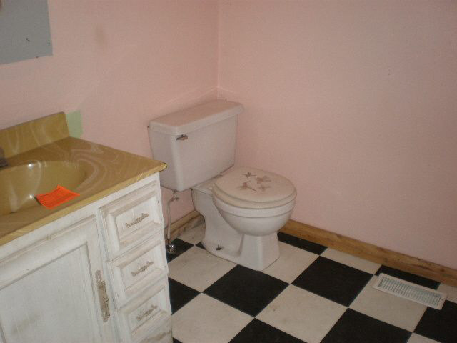 202 S Nappanee St, Nappanee, IN 46550 photo 5