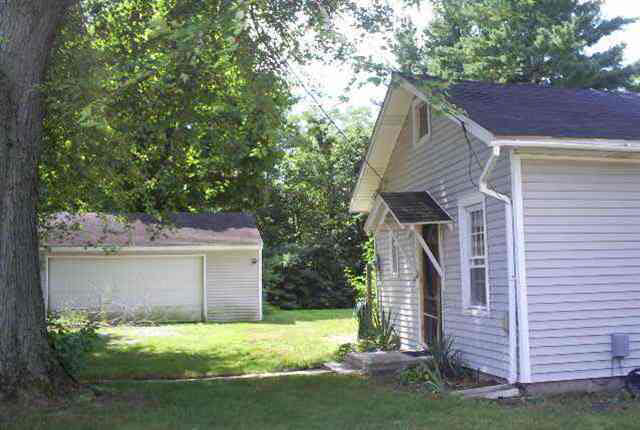 502 Wayne, Howe, IN 46746 photo 6