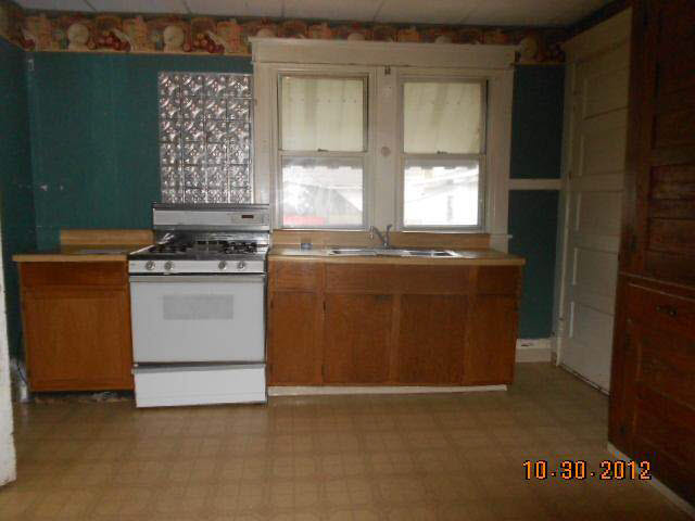 1031 Princeton St, Elkhart, IN 46516 photo 6