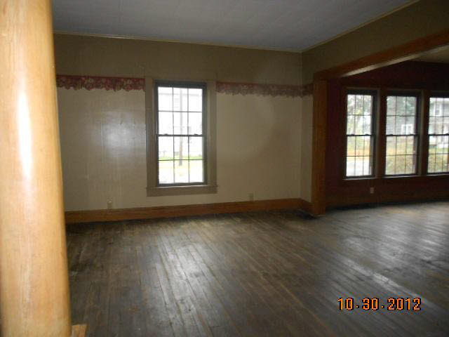 1031 Princeton St, Elkhart, IN 46516 photo 4