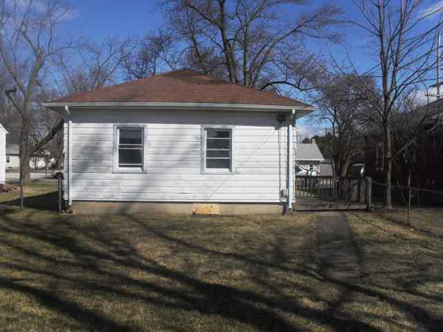 1153 E Walnut St, Nappanee, IN 46550 photo 2