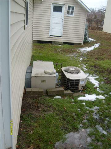 458 E High St, Nappanee, IN 46550 photo 4