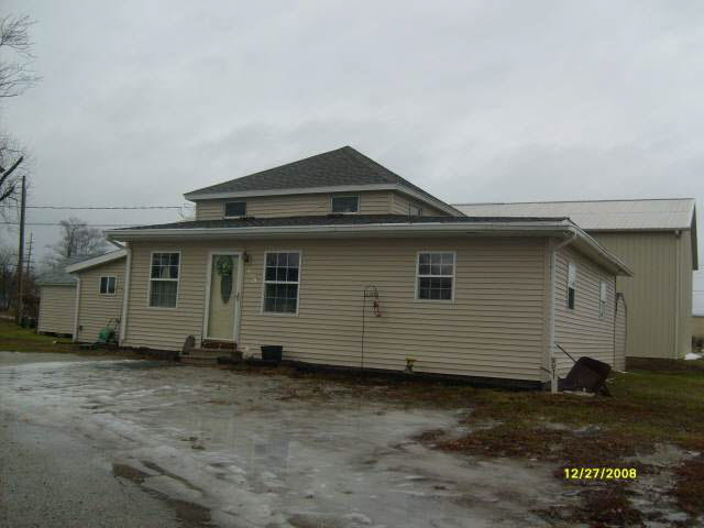 458 E High St, Nappanee, IN 46550 photo 2