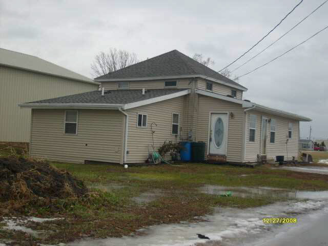 458 E High St, Nappanee, IN 46550 photo 3