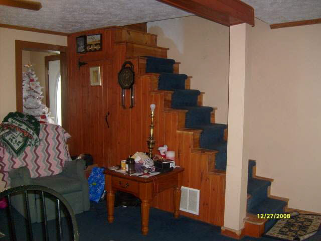 458 E High St, Nappanee, IN 46550 photo 6