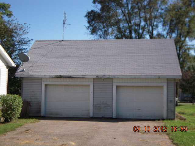 605 E Steele Dr, Syracuse, IN 46567 photo 5