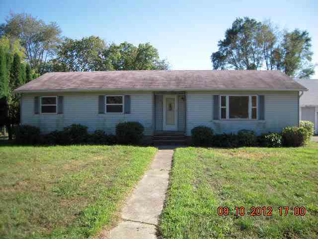 605 E Steele Dr, Syracuse, IN 46567 photo 3