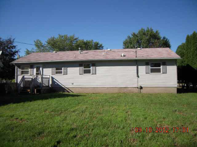 605 E Steele Dr, Syracuse, IN 46567 photo 4