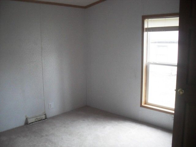 1318 Moffat Ln, Elkhart, IN 46517 photo 9