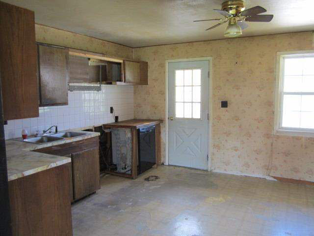 27651 Plainfield Dr, Elkhart, IN 46514 photo 2