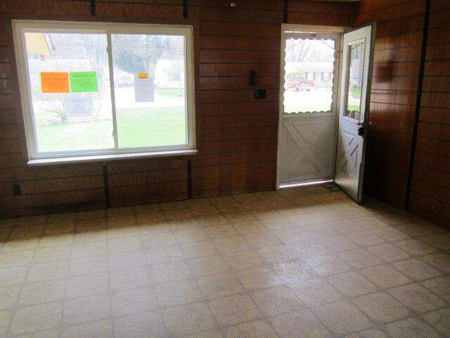 27651 Plainfield Dr, Elkhart, IN 46514 photo 4