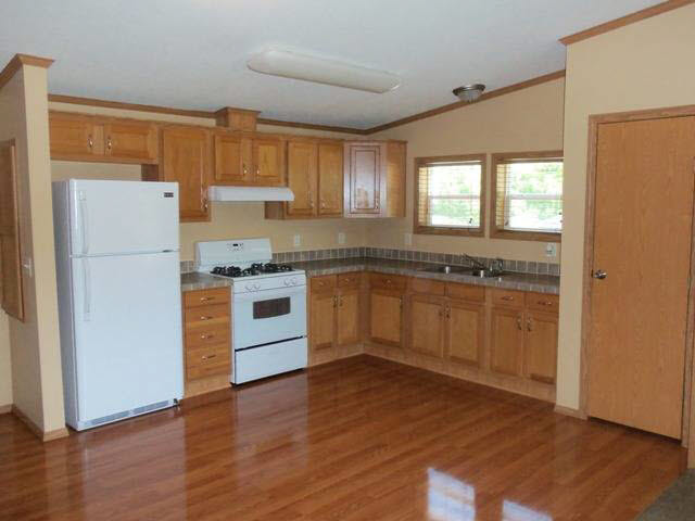 215 Olive St, Goshen, IN 46528 photo 6