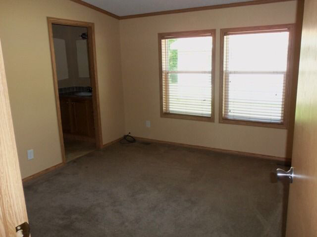 215 Olive St, Goshen, IN 46528 photo 12