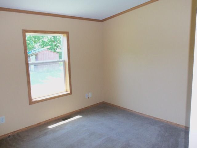 215 Olive St, Goshen, IN 46528 photo 9