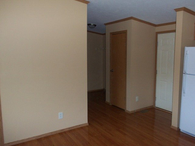 215 Olive St, Goshen, IN 46528 photo 8