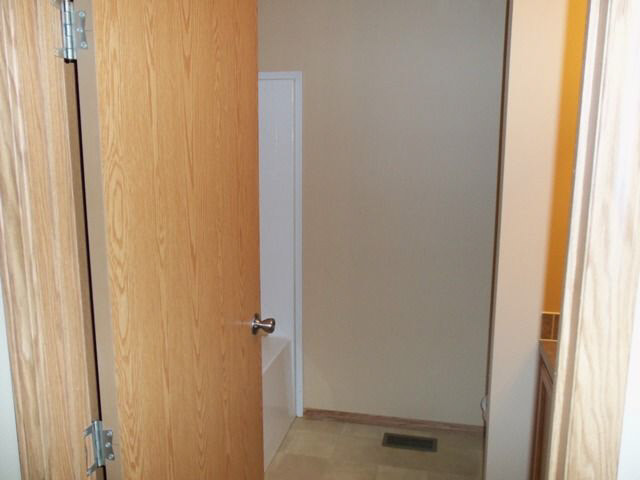 215 Olive St, Goshen, IN 46528 photo 14