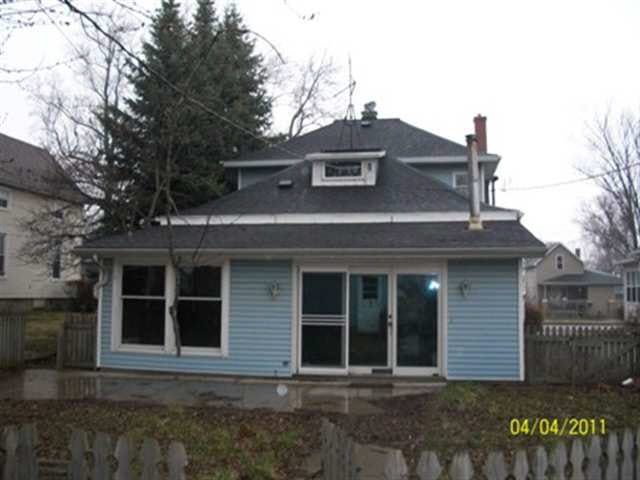 755 E Market, Nappanee, IN 46550 photo 2