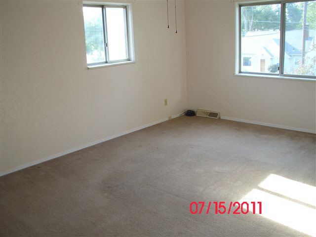 902 Eckman, South Bend, IN 46614 photo 6