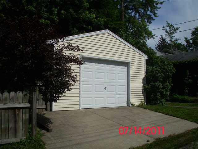 902 Eckman, South Bend, IN 46614 photo 12
